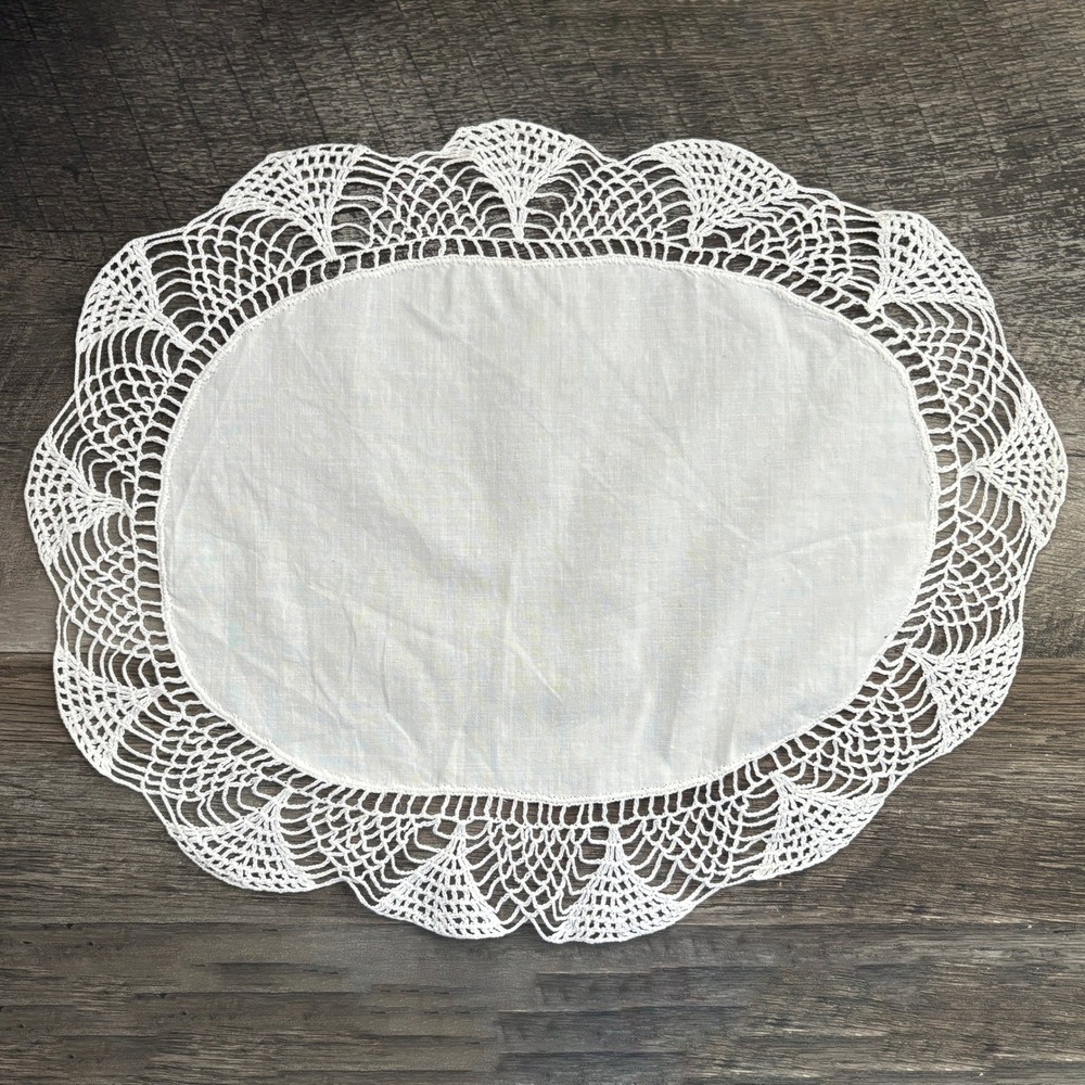 Vintage White Oval Linen Doily Hand Crocheted Lace Trim Table Topper 17x13